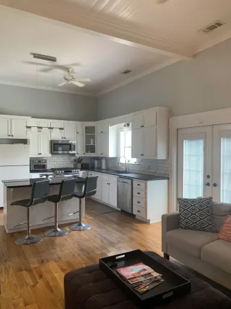 Historic 1904 Home w/Granite Kitchen, Fireplace, Treehouse! Near ATX/San Antonio