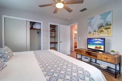 2 Bedroom Bungalow With Hot Tub Near Indian Rocks Beach