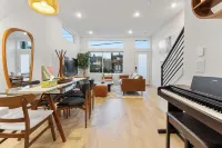 Luxe Central Home with Views & Rooftop Hotels in Atlantic