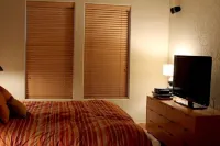 Luxury Townhouse with HD 4k Projector Home Theater Hotels in Snyderville