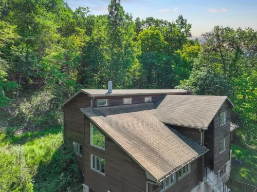 Awesome Country Retreat - 4BR - Private & Peaceful Hotels in Blooming Grove