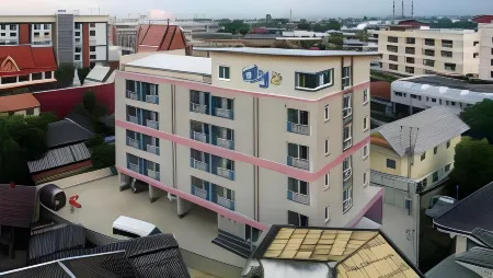 City 2 Lampang Отели рядом с достопримечательностью «Luang Phor Kasem Kemagoh Meditation Center»