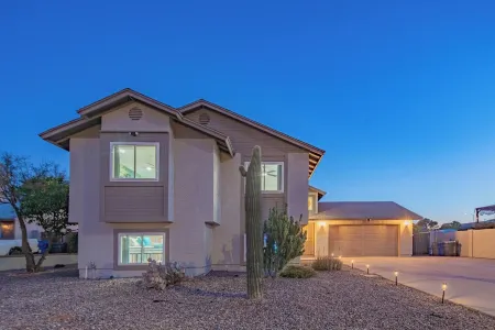 Luxe Oasis! Heated Pool, Spa, Theater, Game room, Sauna & Gym!