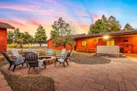 Spacious Canyon Peak Pine View Home Game Room Hot Tub