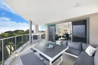 Zen at Arkaba 3Br Luxury Waterfront Apt Pool + BBQ - Hot Tub