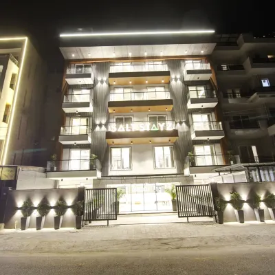 Saltstayz Premier - Near Golf Course Road & Sector 57 Hotels near Artemis Hospital Gurgaon