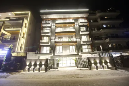 Saltstayz Premier - Near Golf Course Road & Sector 57 Отели рядом с достопримечательностью «Университет Гургаон»