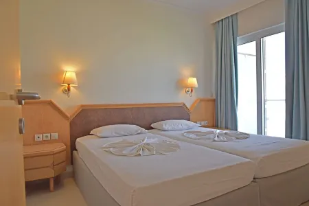 Bristol Sea View Apartments Отели рядом с достопримечательностью «Lambi beach»