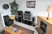 Forest Park 3 Bed 4 Bath Townhome Hotels in Frisco