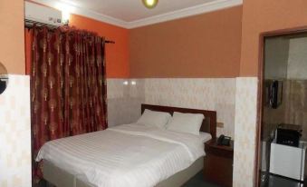 Vic James Apartments