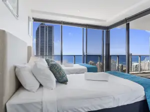 Holiday Holiday Circle on Cavill Apartments