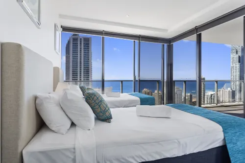 Holiday Holiday Circle on Cavill Apartments
