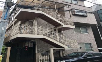 Centrally Located Deluxe Furnished.1