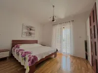 Apartment Lola - Homestays