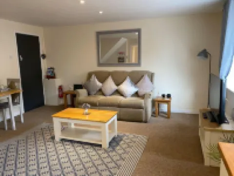Apartment - Sleeps 2 - Pet Friendly - Parking Hotels in Ludlow