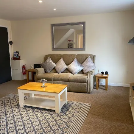 Apartment - Sleeps 2 - Pet Friendly - Parking