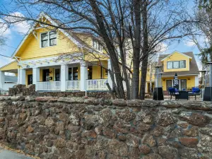 Bespoke Inn Flagstaff