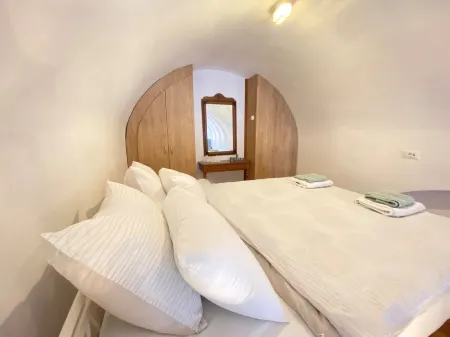 Seafront - Harbour View , Pitini 2