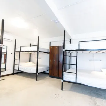 僅限女性的朱麗葉旅館 鄰近聖胡安大教堂的酒店