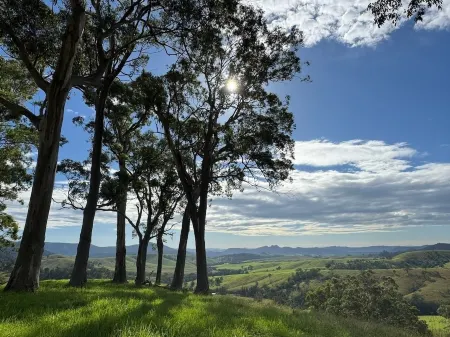 Off Grid Farm located 24klm from Barrington Tops National Park Отели в г. Глостер