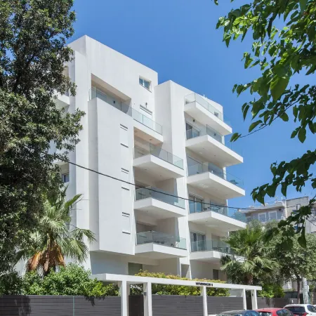 Marousi 2 Bd Luxury Living w Shared Pool