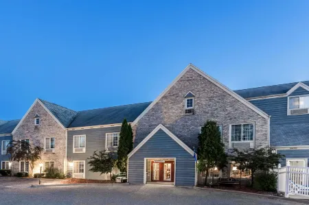 Baymont by Wyndham Mequon Milwaukee Area