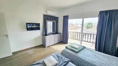 Downtown Rooms, 200m from Marina Beach