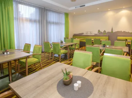 Dormero Hotel Greifswald Отели в г. Галько