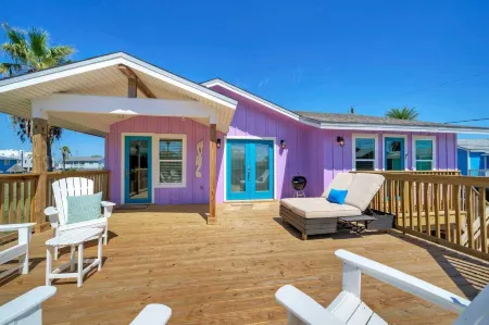 Barefoot Salty by AvantStay Private Pool