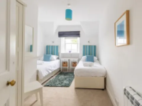 Grove Cottage - North East Escapes Hotels in Bamburgh