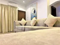 Bizzare Luxury Apartment Отели в г. 