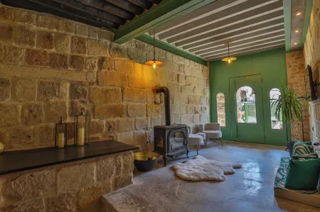 Maison De Femme Française Отели в г. Ayvali