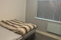 Cosy Central Home - Sleeps 5 Free Parking & Patio Hotels in Браунстон Таун