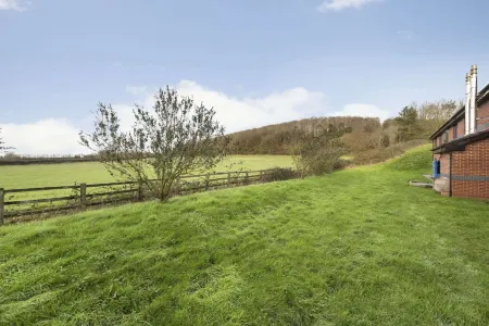 Days Inn by Wyndham Michaelwood M5 Отели в г. Falfield