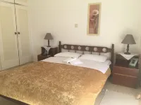 Chris Studios & Apartments فنادق في Lechaio