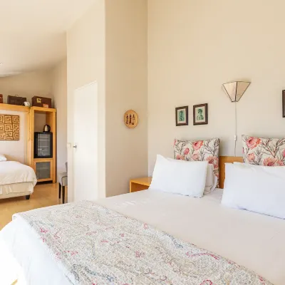 Admiralty Bed & Breakfast Hotels near Norval Foundation