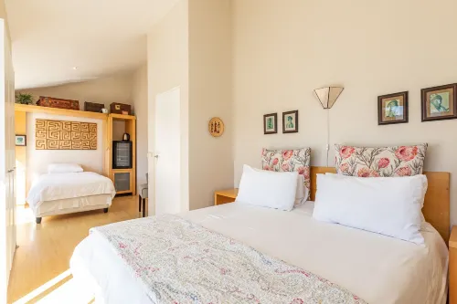 Admiralty Bed & Breakfast - parking