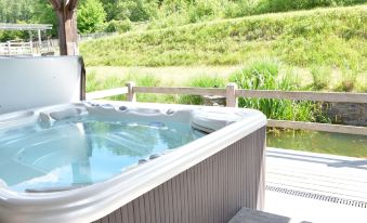 House Full of Charm & Comfort, Great Calm, Large Sauna, Large Hot Tub