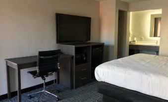 Days Inn & Suites by Wyndham Charleston Airport West