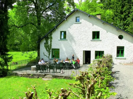 Watermill in Herbeumont with Sauna & Hot Tub Отели в г. Эрбёмон