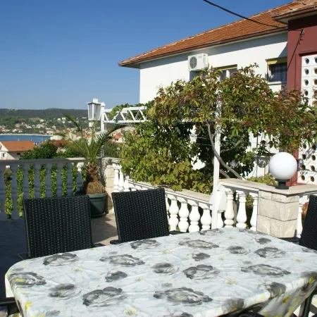 Apartment in Vinisce 100m from the Sea