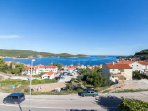 Apartments Jaksa Hotels in Vis