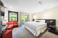 The Shaw Club Hotel