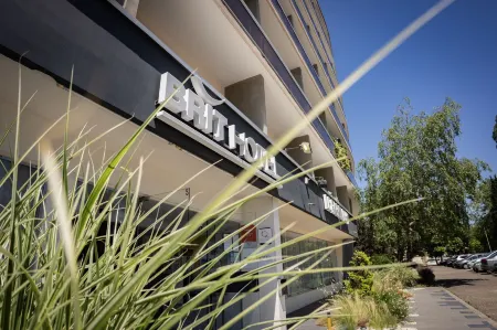 Brit Hotel le Parc Vichy Отели рядом с достопримечательностью «Vichy Paddle»