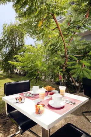 Residhome Carrières la Défense Отели в г. Сартрувиль