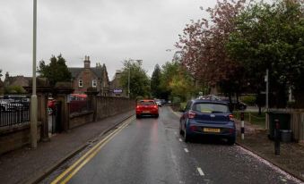 3-Bed House Sleeps 5 5 Min Walk from City Centre