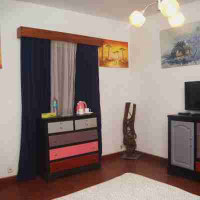 Villa Mahefa - WiFi Fibre - Parking & Jardin - Netflix - Hôtel Proche RN1, RN4, RN7 Rooms