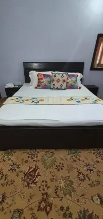 Columbine Bed and Breakfast Отели рядом с достопримечательностью «Helicopter Chowk (Heli Chowk)»