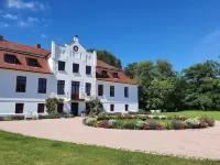 Historic Apartment in Gerdshagen with Garden - parking