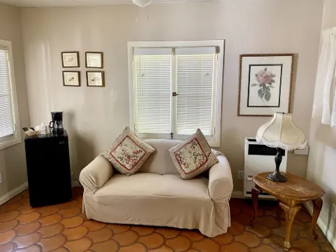 Tioga Lodge at Mono Lake Photos